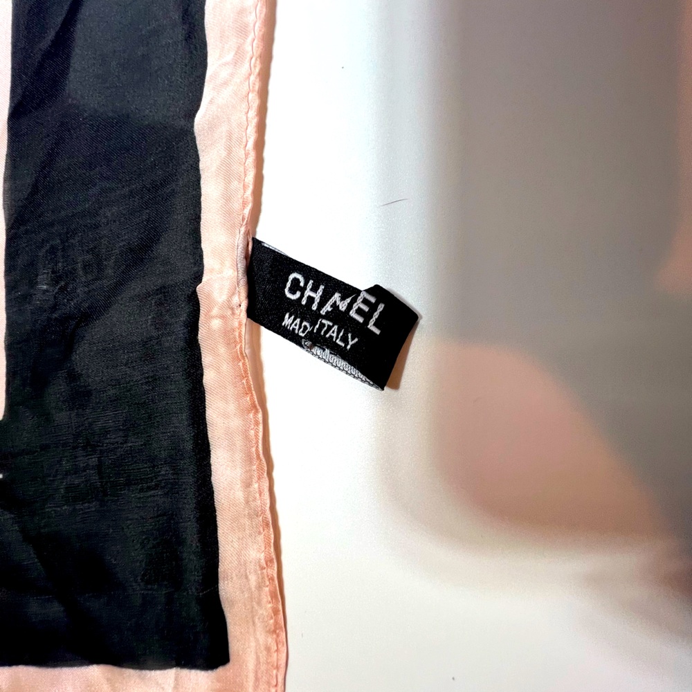 Chanel - large silk scarf. Black, gray, and pink/ salmon. - Picture 5 of 9
